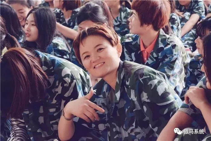 ▲曹小平帶著網(wǎng)銷(xiāo)團(tuán)隊(duì)參加第2屆金馬爭(zhēng)霸賽